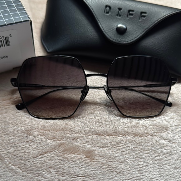 DIFF Harlowe Black Square Sunglasses - Picture 2 of 9